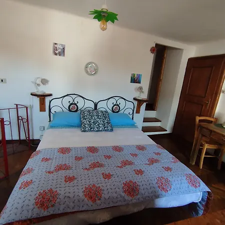 La Corte Del Poeta Bed & Breakfast 3*
